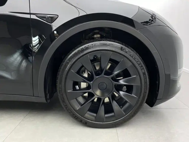 Tesla Model Y — Фото автомобиля 8