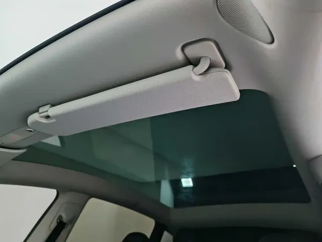 Tesla Model Y — Фото автомобиля 13