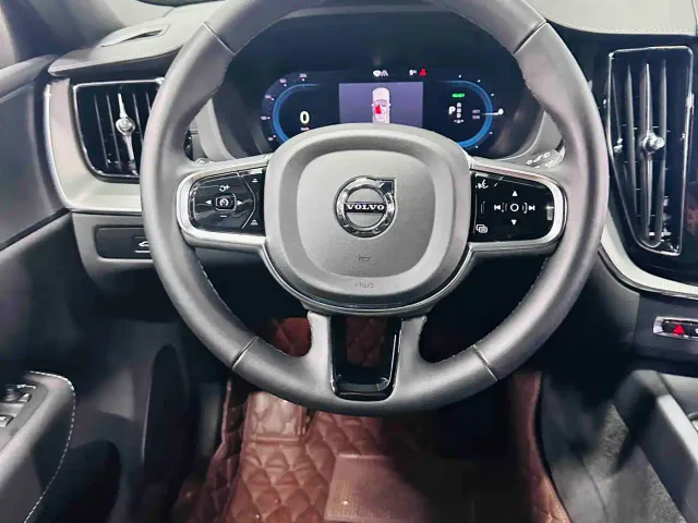 Volvo XC60 — Фото автомобиля 14