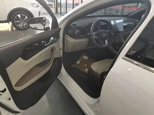 BYD Qin PLUS — Фото автомобиля 15