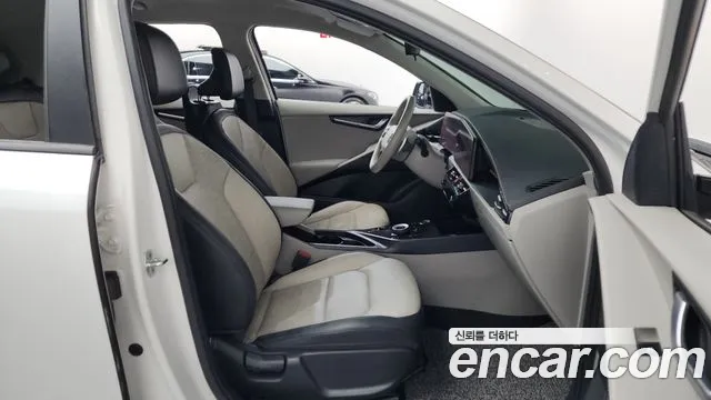 Kia Niro New — Фото автомобиля 26