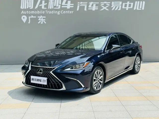 Lexus ES — Фото автомобиля 15