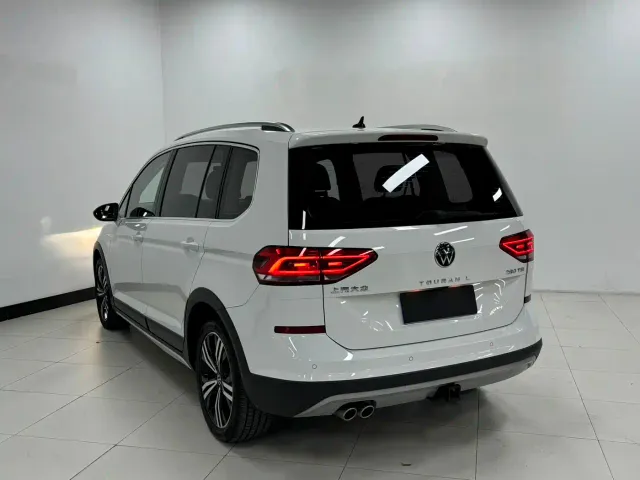 Volkswagen Touran — Фото автомобиля 6