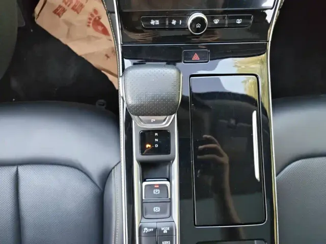 Roewe i6 MAX EV — Фото автомобиля 13