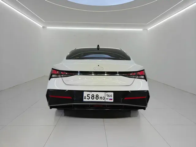 Hyundai Elantra — Фото автомобиля 5