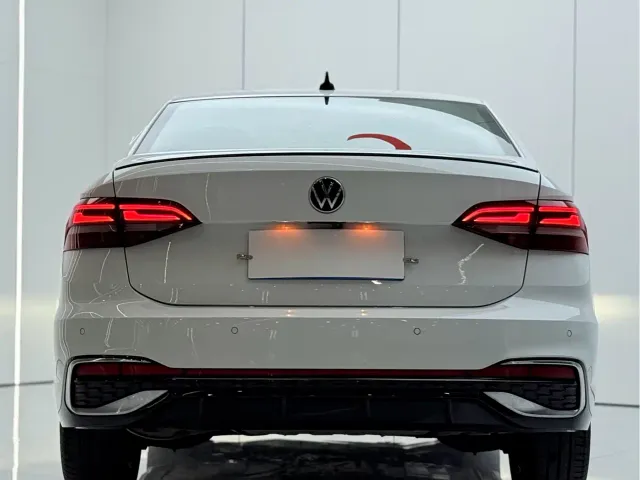 Volkswagen Lavida — Фото автомобиля 15