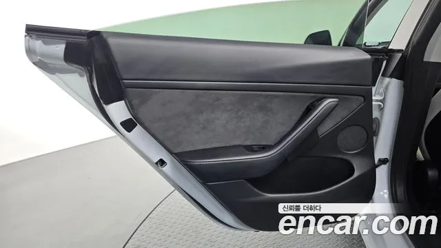 Tesla Model 3 — Фото автомобиля 14