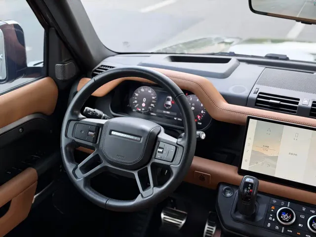 Land Rover Defender — Фото автомобиля 15