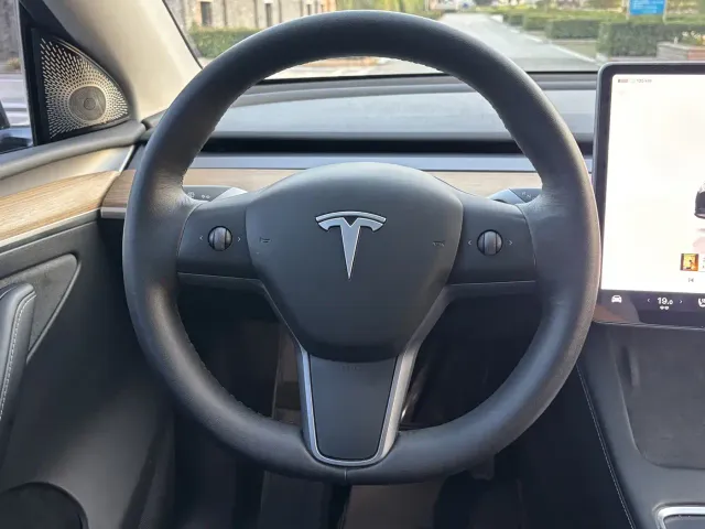 Tesla Model Y — Фото автомобиля 14