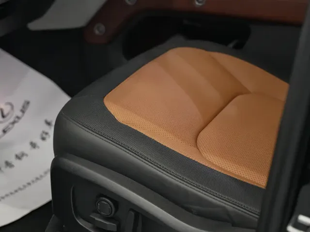 Land Rover Defender — Фото автомобиля 16