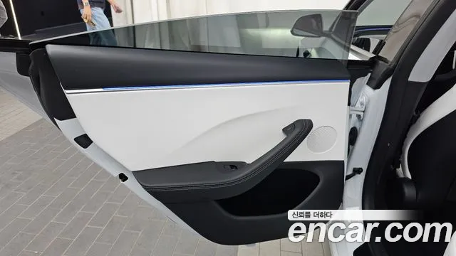 Tesla Model 3 — Фото автомобиля 25