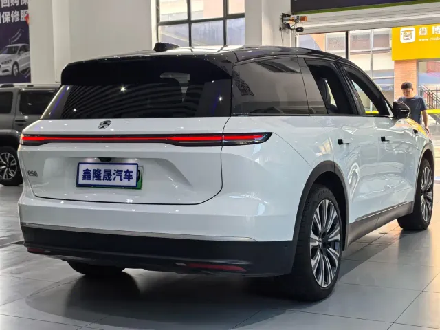 Nio ES8 — Фото автомобиля 15