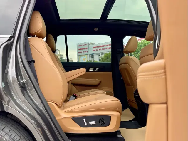 Li Auto ONE — Фото автомобиля 12
