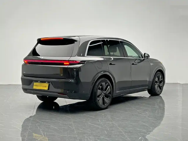 Li Auto L8 — Фото автомобиля 6