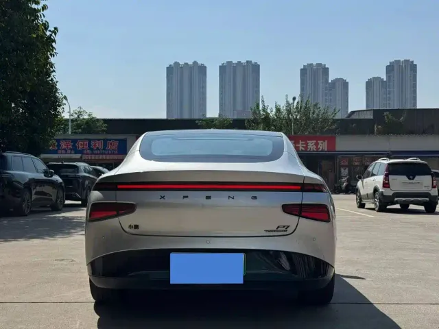 Xpeng P7 — Фото автомобиля 8