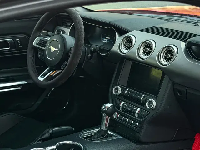 Ford Mustang — Фото автомобиля 11