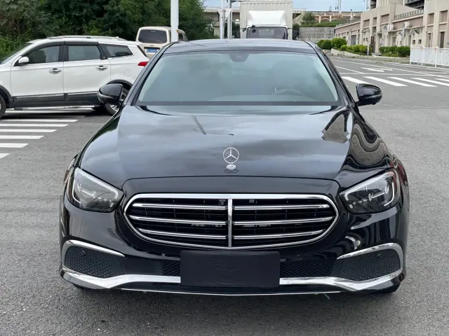 Mercedes-Benz E-Class — Фото автомобиля 2