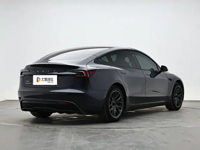 Tesla Model 3 — Фото автомобиля 3