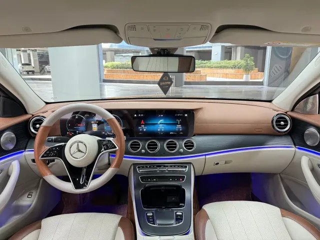 Mercedes-Benz E-Class — Фото автомобиля 24