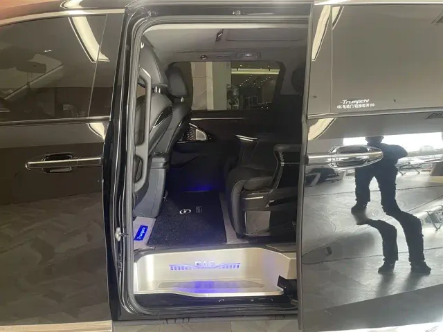 GAC Trumpchi M8 — Фото автомобиля 24