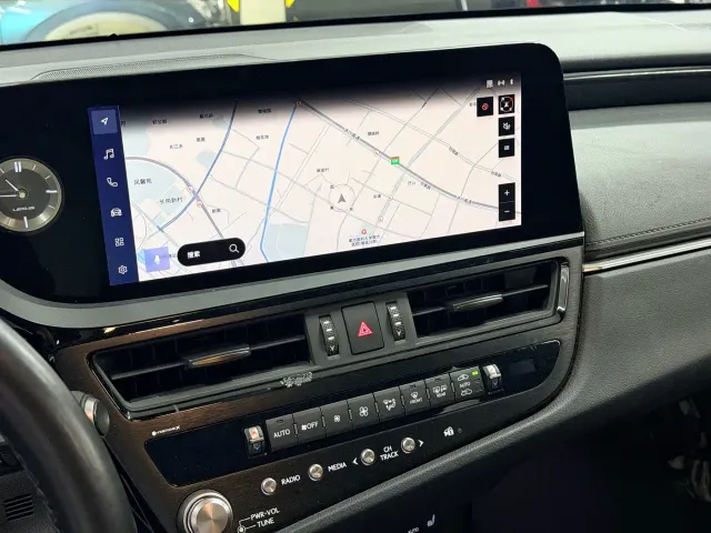 Lexus ES — Фото автомобиля 6
