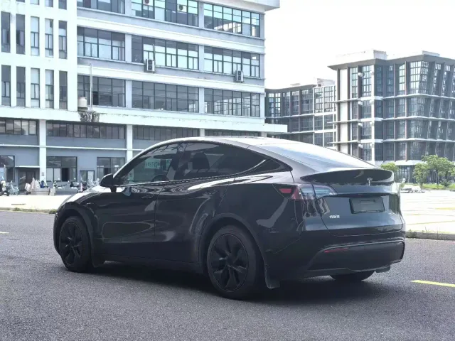 Tesla Model Y — Фото автомобиля 7