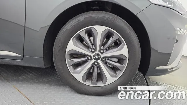 Kia K8 Hybrid — Фото автомобиля 6