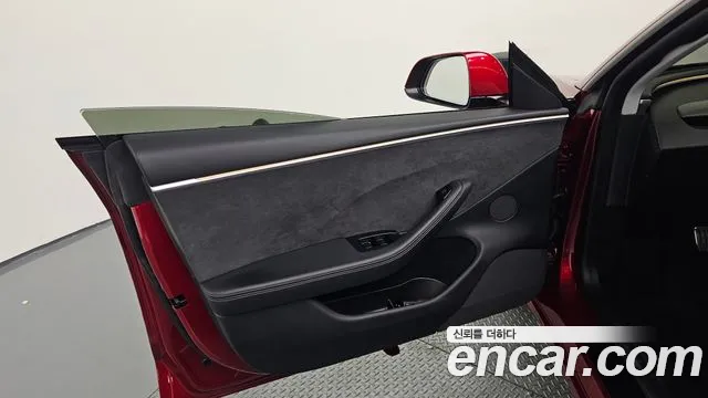 Tesla Model 3 — Фото автомобиля 19