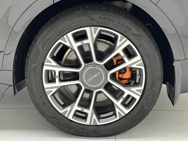 Lynk & Co 900 — Фото автомобиля 19