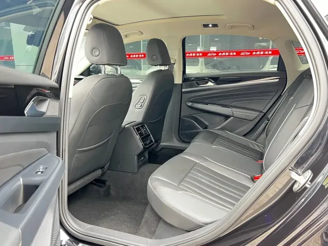 Volkswagen Passat — Фото автомобиля 7