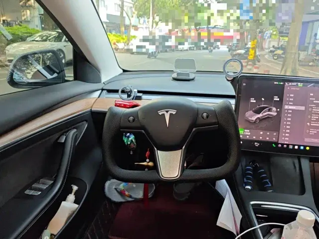 Tesla Model 3 — Фото автомобиля 6