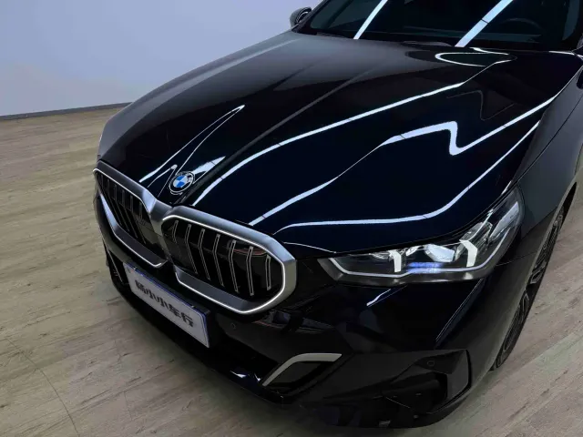 BMW 5 Series — Фото автомобиля 4