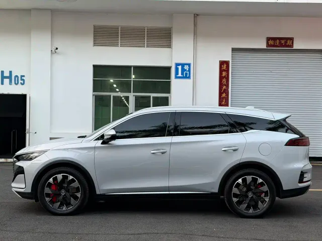 BYD Tang — Фото автомобиля 15