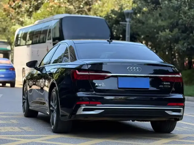 Audi A6L — Фото автомобиля 4