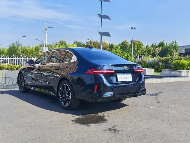 BMW 5 Series — Фото автомобиля 7