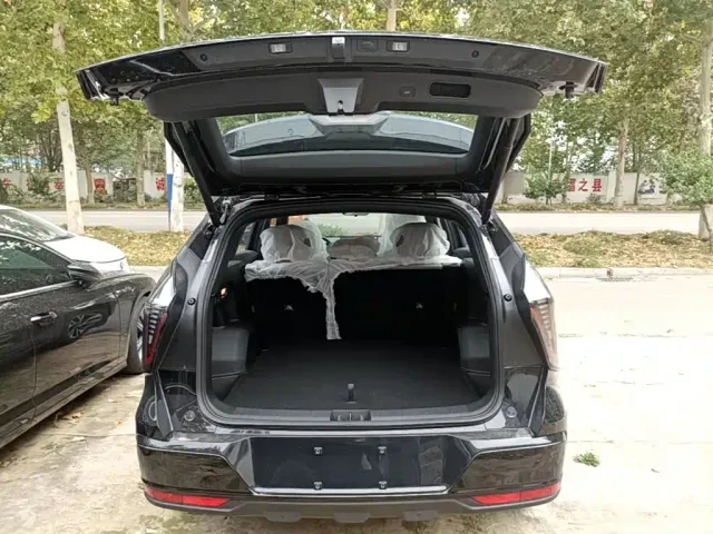 Geely Boyue L — Фото автомобиля 18