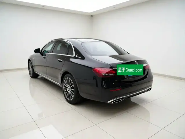Mercedes-Benz E-Class — Фото автомобиля 5