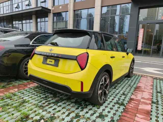 MINI Hatch — Фото автомобиля 4