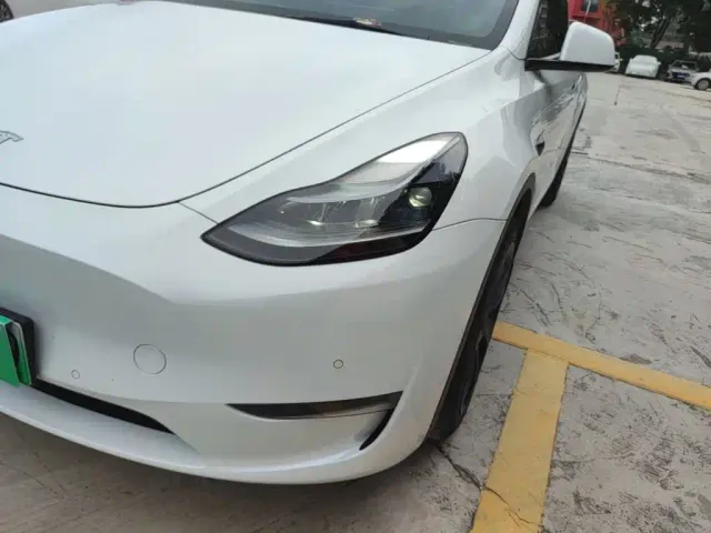 Tesla Model Y — Фото автомобиля 23