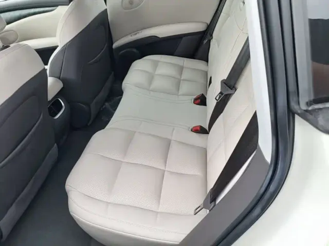 IM Motors LS6 — Фото автомобиля 16
