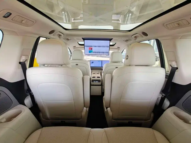 Li Auto i8 — Фото автомобиля 14