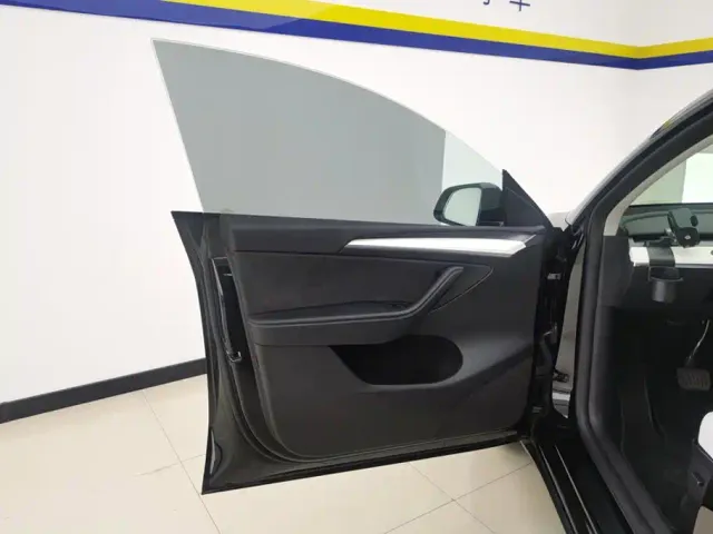Tesla Model Y — Фото автомобиля 7
