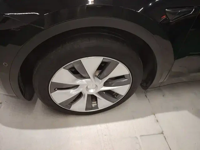 Tesla Model Y — Фото автомобиля 21