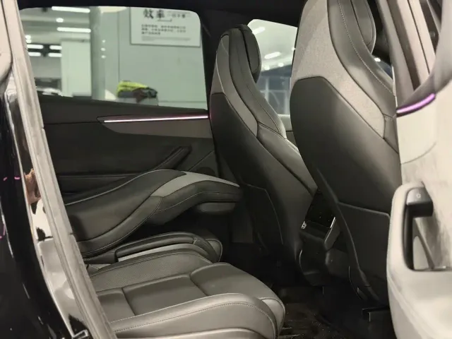 Tesla Model Y L — Фото автомобиля 9