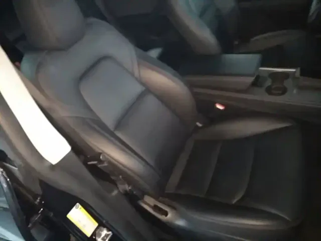 Tesla Model Y — Фото автомобиля 24