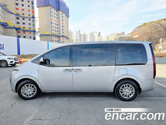 Hyundai Staria Staria 4WD Tourer 11 мест — Фото автомобиля 3