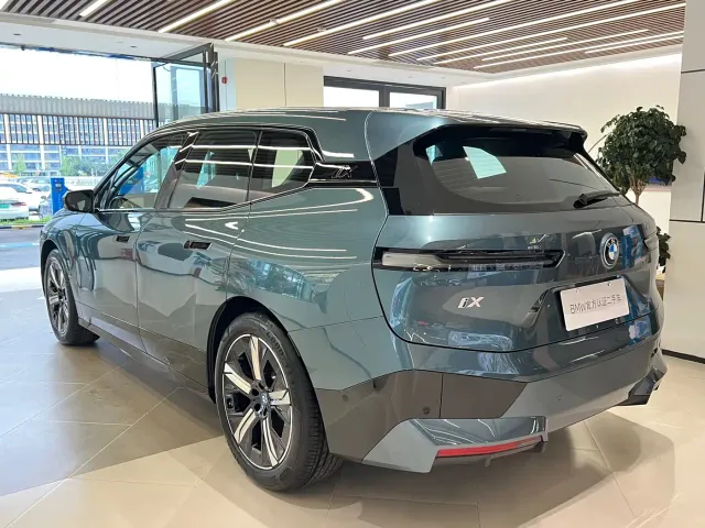 BMW iX — Фото автомобиля 7