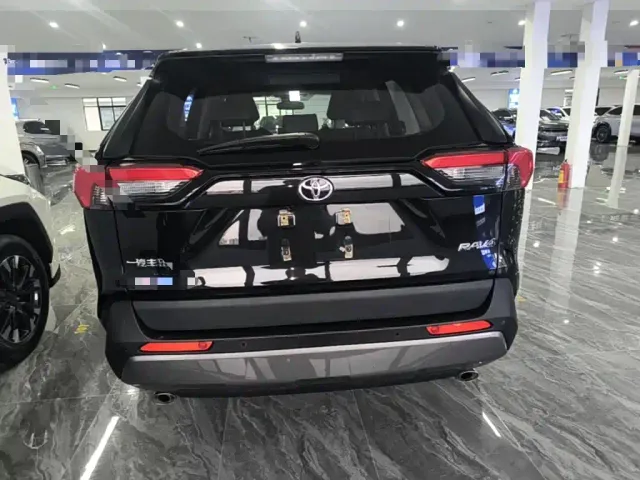 Toyota RAV4 — Фото автомобиля 5