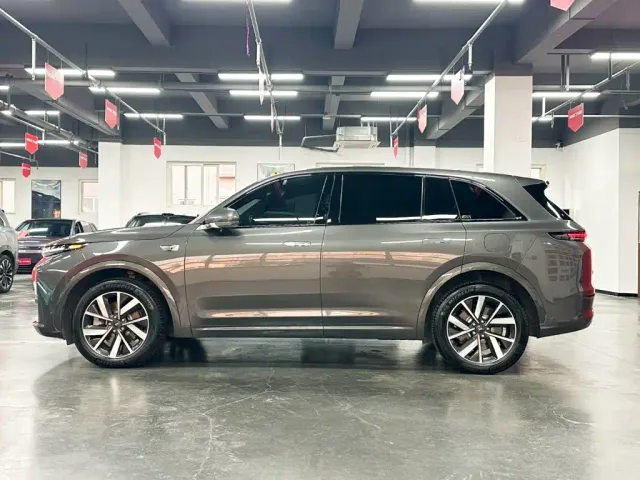 Li Auto L7 — Фото автомобиля 4