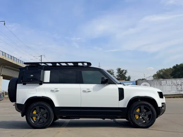 Land Rover Defender — Фото автомобиля 12